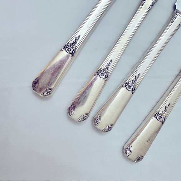 WM A Rogers On/ Oneida Ltd 1939 RIO Pattern Silver Plated Dinner Knives Set of 4 - Picture 3 of 6